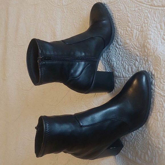 Brash Black Chunky-heeled Booties - Picture 3 of 12